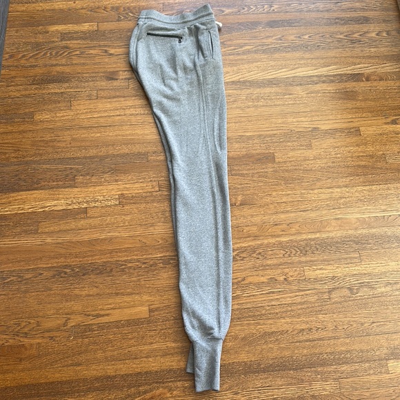 Men’s John Elliott Gray Cotton Skinny Kito Sweatpants - Picture 12 of 12